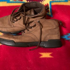 Women’s Leather Easy Spirit Boots Like new condition but broke in Size 9